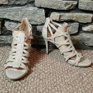 Fergalicious by Fergie silver open toe heel shoes sz 8